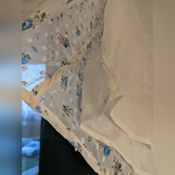 White Loft Top Floral - Picture 7 of 14